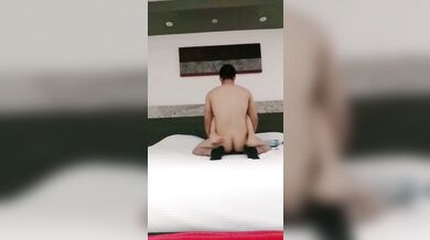 Gimiendo en motel antes de la cuarentena