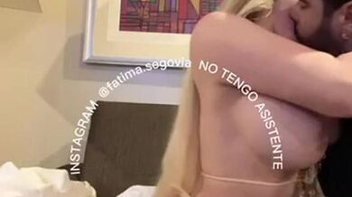 Fatima Segovia Sacando Leche A Sentones