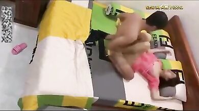 SELINGKUH DENGAN TETANGGA SAAT SUAMI PERGI KERJA