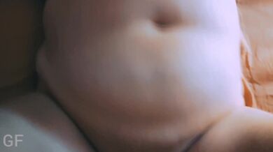 FUCKING CHUBBY GIRL WITH DILDO