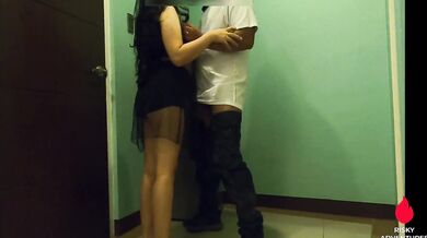 Pinay Slut Nakipagsex sa Maswerteng Delivery Rider - Sex for Food