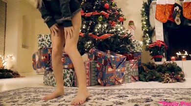 Xmas Porn - Angel Smalls Kenzie Reeves Christmas Family Sex. (Susanne Brend)