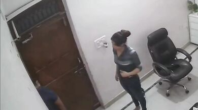 Delhi Randi Bhabhi Nude Romance CCTV Camera Me Pakdi Gayi