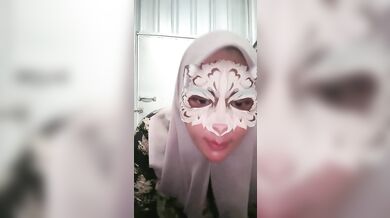 Bunda Cantik Penjaga Warung Kolam Renang