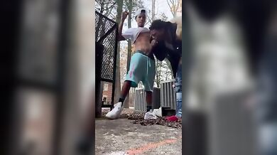 Amigos vergones en el parque COM