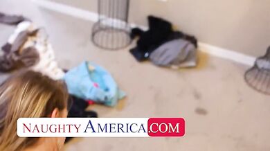 Sexy Girl in the Car Enjoys a Steamy Fuck with a Stranger