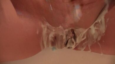 Shaving my hairy pussy before sitting on his face and making him cum