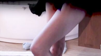 It's the Biter Bit FR. ta stepmom qui se douche et se touche.LeleO