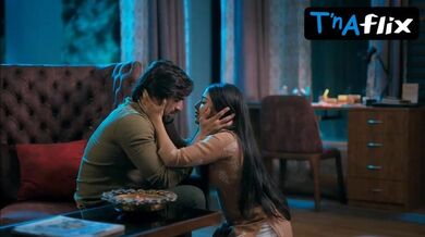 Khushi Dubey Sexy Scene in Aashiqana