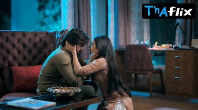 Khushi Dubey Sexy Scene in Aashiqana
