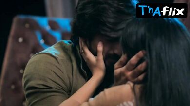 Khushi Dubey Sexy Scene in Aashiqana