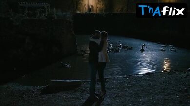 Leslie Medina Sexy Scene in Chefs