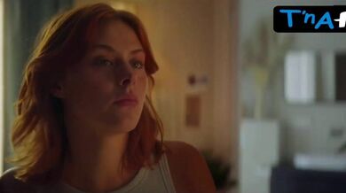 Susan Radder Butt Scene in Buenas Chicas