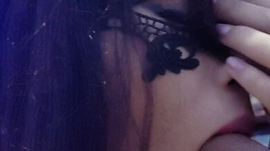 Le bailo muy caliente y me los hecha en la cara mientras me nalguea