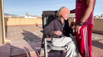 CUM IN MY MOUTH - I SUCK MY NEIGHBOR'S COCK ON THE COMMUNITY TERRACE - AMATEUR WIFE, HOT MILF