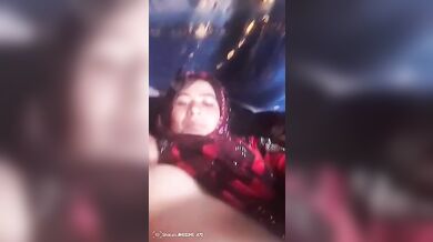 Paki Aunty Showing Her Pink Nipples & Pink Pussy