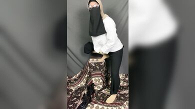 Bella Mustika HIjab Trans Mastrubation