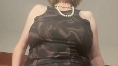 Up skirt naked pussy peek