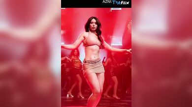 Soundarya Sharma Butt, Breasts Scene in Housefull 4
