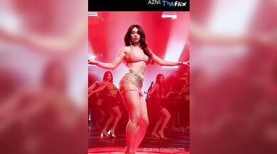 Soundarya Sharma Butt, Breasts Scene in Housefull 4
