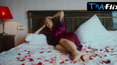 Alina Alekseeva Sexy Scene in Ostatsya Druzyami