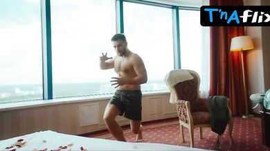 Alina Alekseeva Sexy Scene in Ostatsya Druzyami