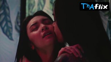 Aliya Raymundo Lesbian, Breasts Scene in Maalikaya