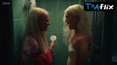 Lizzie Davidson Lesbian Scene in Such Brave Girls