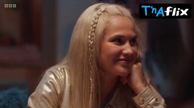 Lizzie Davidson Sexy Scene in Such Brave Girls