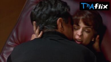 Annabella Sciorra Sexy Scene in Underworld
