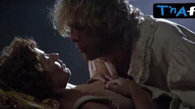 Maria Vazquez Sexy Scene in La Dama Boba