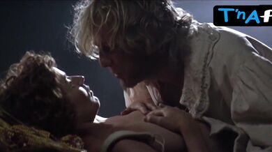 Maria Vazquez Sexy Scene in La Dama Boba