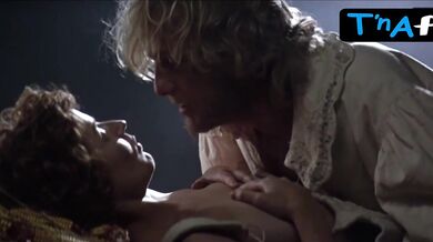 Maria Vazquez Sexy Scene in La Dama Boba