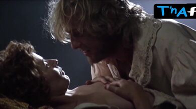 Maria Vazquez Sexy Scene in La Dama Boba