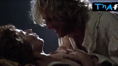 Maria Vazquez Sexy Scene in La Dama Boba