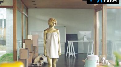 Alina Tomnikov Breasts, Underwear Scene in Kuinka Kaansin Rabobeston Kylkiasentoon