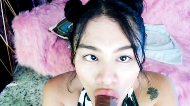 Saray_cute mostrando su culo y haciendo garganta profunda