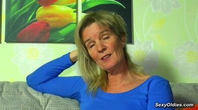 German granny Diana V in lingerie masturbates