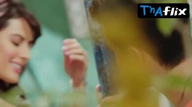 Mandana Karimi Butt, Breasts Scene in Bhaag Johnny