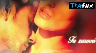Mandana Karimi Butt, Breasts Scene in Bhaag Johnny