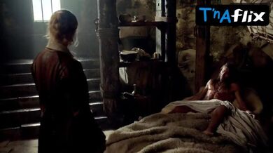 Lise Slabber Lesbian, Butt Scene in Black Sails