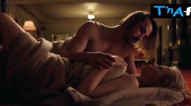 Aleksandra Bortich Sexy Scene in Blesk