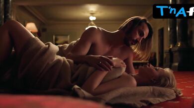 Aleksandra Bortich Sexy Scene in Blesk