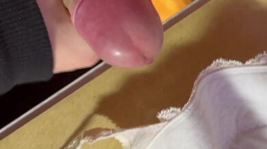 女友達のパンツに射精する