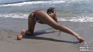 Jayda Foxx Rides Dildo On The Beach At IndustryInvaders