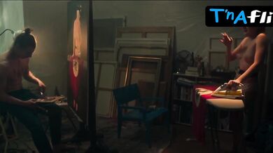 Liza Marijina Breasts Scene in Prasica, Slabsalni Izraz Za Zensko