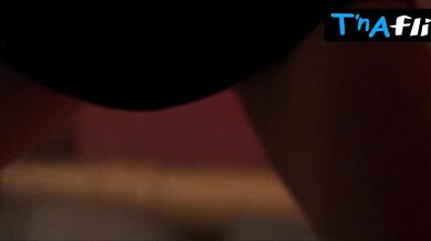 Liza Marijina Breasts Scene in Prasica, Slabsalni Izraz Za Zensko