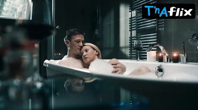 Vilma Kutaviciute Sexy Scene in Khirurg