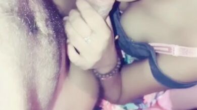 Horny wife gave a blow jo after watching porn මෝල් වෙලා වයිෆ් කටට ගන්නවා