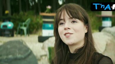 Johanna-aurelia Rosin Lesbian, Breasts Scene in Infinite Summer